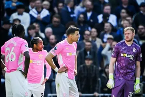 رسميًا.. ساوثامبتون أول الهابطين من الدوري الإنجليزي